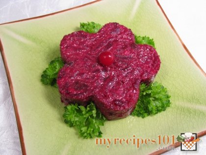 Beet  salad with dried plums