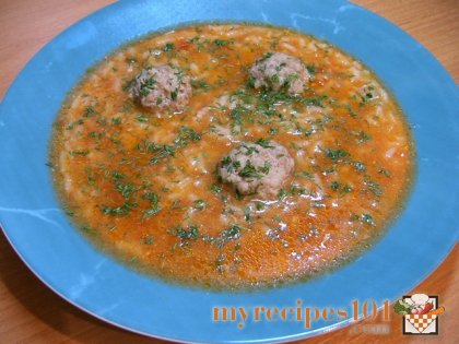 Tomato soup with rice and meatballs