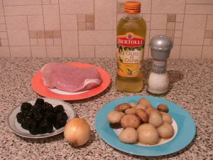 Fried Pork with mushrooms and dried plums. Ingredients