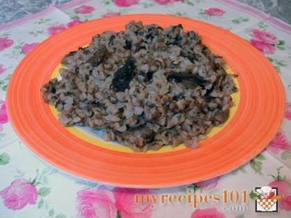 Buckwheat porridge with mushrooms