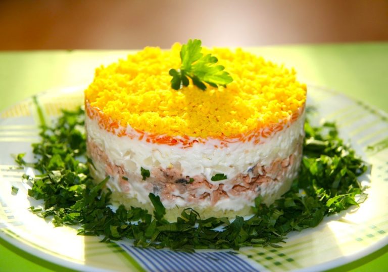 Mimosa Salad (Layered Tuna Salad) – Mimoza Salata